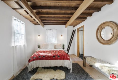 328 Topanga Canyon Blvd, Topanga CA  90290-3838 exterior