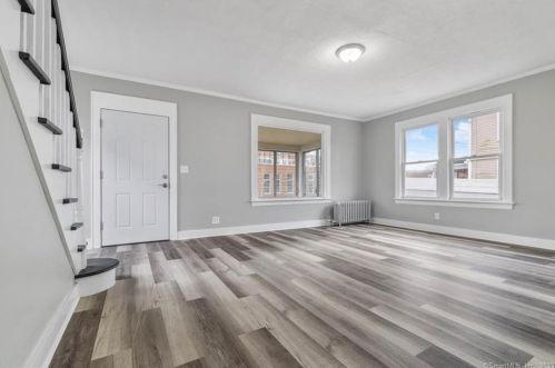 19 Waller Ct, United States Coast Guard Ac CT  06320-5217 exterior