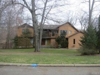 12 Zeck Ct, Airmont, NY 10901-3426