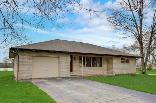 421 Andrews St, Mukwonago, WI 53149-1503