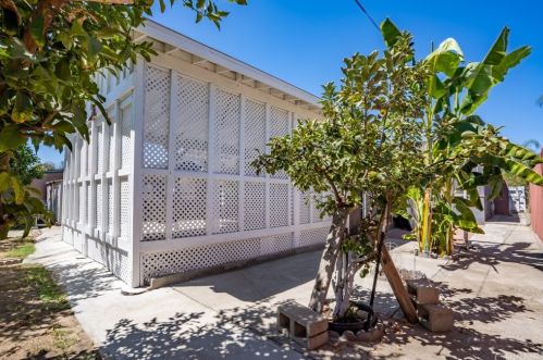 6438 Camellia Ave, North Hollywood CA  91606-2611 exterior