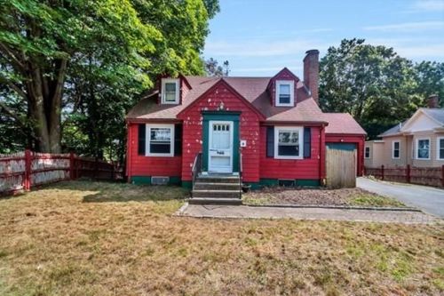 88 Washington St, Stoneham, MA 02180-1103