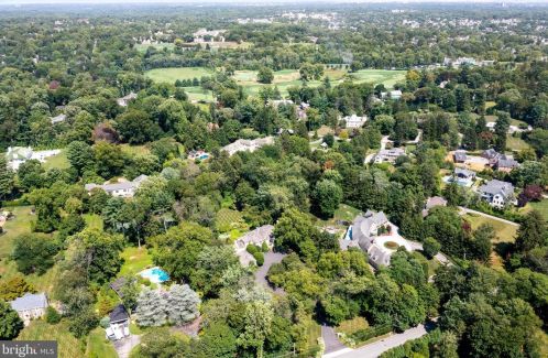 71 Tunbridge Rd, Haverford PA  19041-1038 exterior