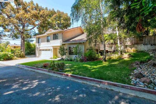 18541 Agate Ct, Hayward, CA 94546-2266