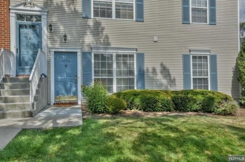 1132 Stafford St, Mahwah NJ  07430-3859 exterior