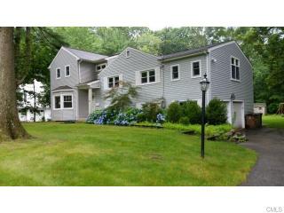 10 Robinson Dr, Stamford, CT 06905-2425