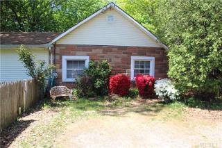 408 Arthur St, Center Port, NY 11721-1006