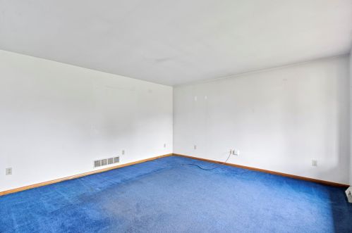 207 Hazel St, Zelienople PA  16063-1012 exterior