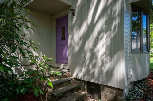 258 Shore Dr, Salem NH  03079-1694 exterior