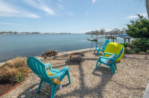 13 Seabreeze Pl, Norwalk CT  06854-4711 exterior