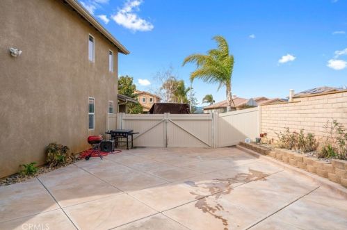 765 Windbound Ave, Beaumont CA  92223-7098 exterior