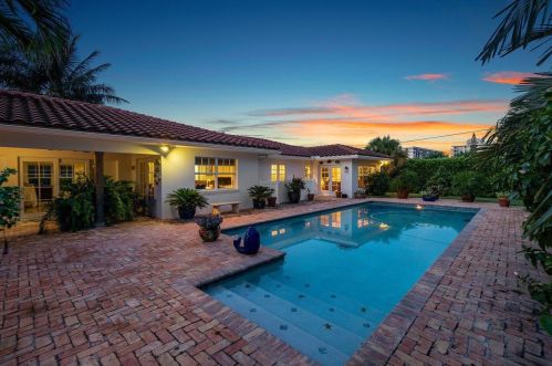 200 Cascade Ln, West Palm Beach, FL 33404-5713