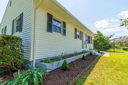23 Mcintosh Ave, Uncasville CT  06382-2227 exterior