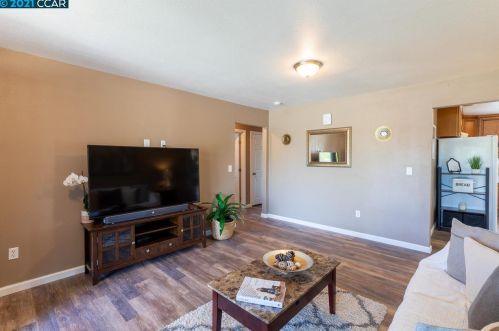 293 William Way, West Pittsburg CA  94565-4706 exterior