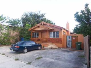 1852 19th St, Miami, FL 33125-1420