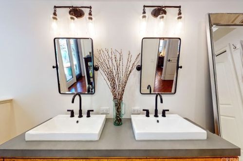 22926 Wrencrest Dr, Calabasas CA  91302-1866 exterior