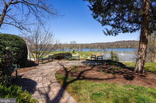 18285 Mullfield Village Ter, Leesburg VA  20176-7466 exterior