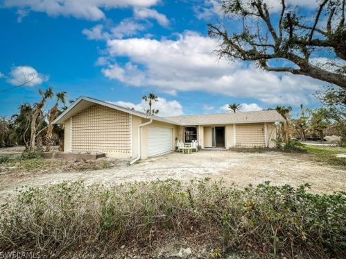 4752 Rue Helene, Sanibel FL  33957-2612 exterior