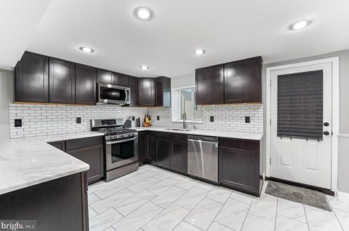 14 Tara Dr, New Castle DE  19720-4068 exterior