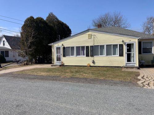 19 Ashbrook Rd, South Kingstown, RI 02882-5500