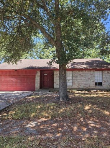 2 Ollerton Dr, Conroe TX  77303-1813 exterior