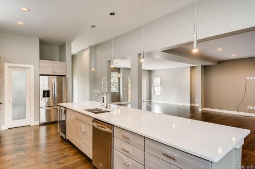 2111 Franklin St, Denver CO 80205-3905 exterior