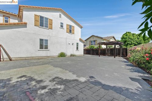 23 Elijah Ct, West Pittsburg CA  94565-2748 exterior