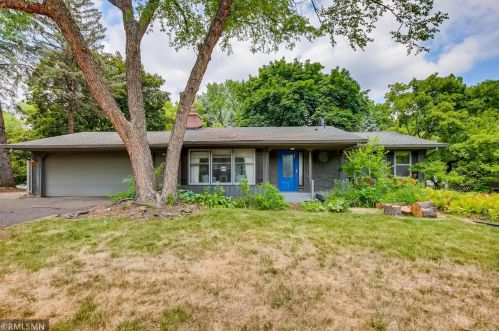 2410 Anthony St, South Saint Paul, MN 55075-5818