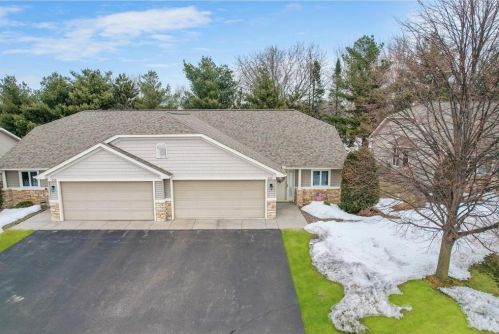 557 Williamsburg Pl, New Johannesburg, WI 54017-2464