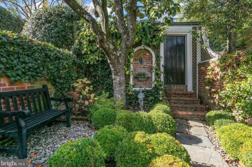 1348 28th St, Washington DC  20007-3133 exterior