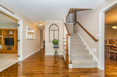 12 Hitching Post Ln, Salem, NH 03079-2447