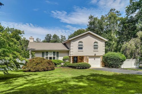 27 Nautilus Ave, Northport, NY 11768-1824