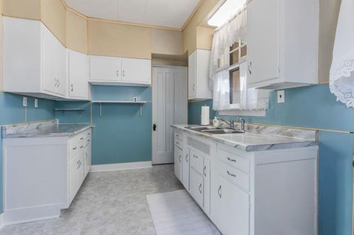 512 15th Ave, New Brighton, PA 15066-1219