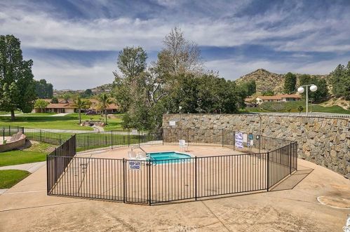 19203 Avenue Of The Oaks, Santa Clarita CA  91321-4855 exterior