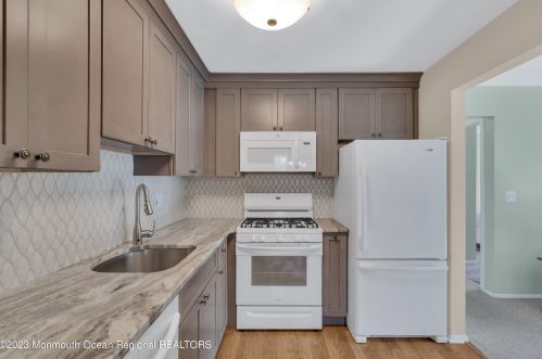 1110 Lilly Ln, Jackson Twp NJ  08527-4142 exterior