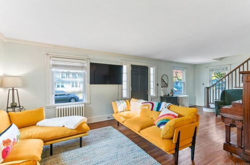 24 Clover St, Middletown CT  06457-5219 exterior