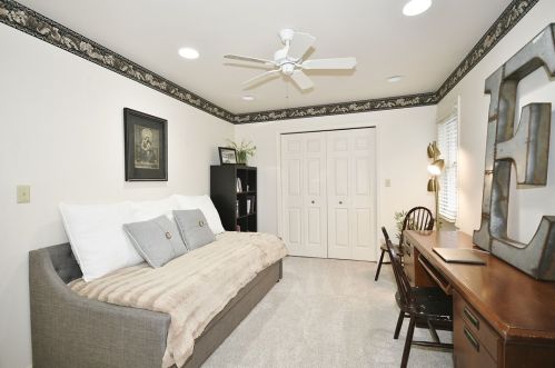 1005 Lakemont Dr, Bridgeville PA  15017-1262 exterior