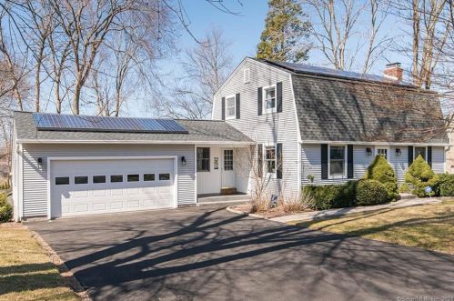 41 Metacomet Rd, Plainville, CT 06062-1824