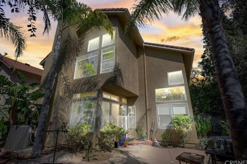 136 Valero Cir, Calabasas CA  91377-5551 exterior