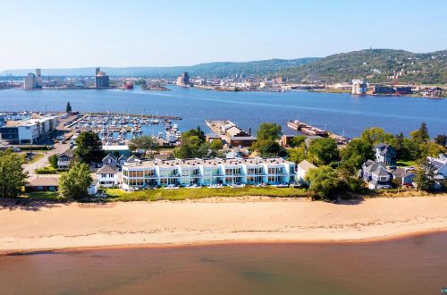 912 Lake Ave, Duluth, MN 55802-2406