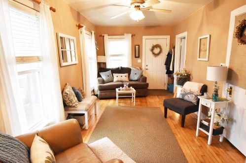30 Park St, Oconomowoc, WI 53066-2747
