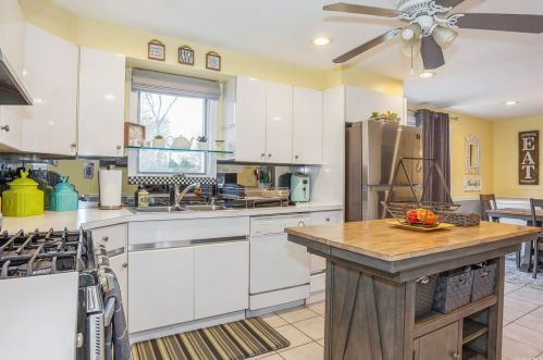 33 Lillian Pl, Canaan Lake NY  11772-2955 exterior