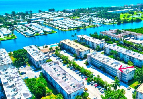 2012 Federal Hwy, Boynton Beach FL  33435-6963 exterior