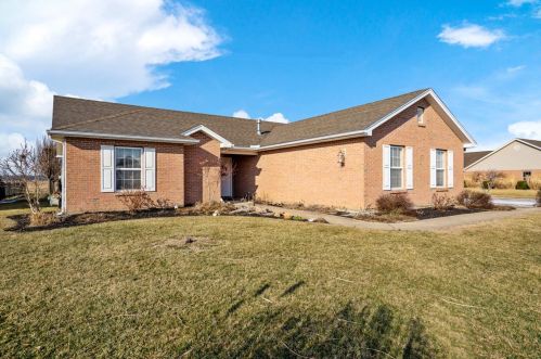 1195 Country Oaks Ln, Wilmington, OH 45177-8235