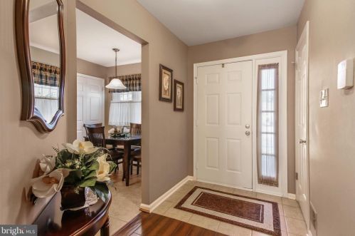 306 Meadow Ct, Glen Mills, PA 19342-8128
