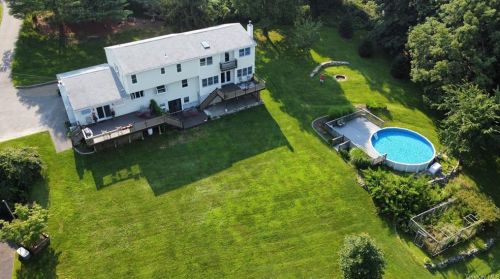 76 Eleanor Dr, Mahopac, NY 10541-3909