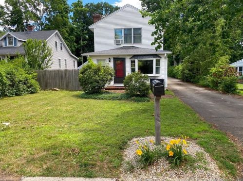 118 Clintonville Rd, North Haven, CT 06473-2326