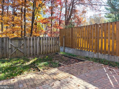 9043 Blarney Stone Dr, Springfield VA  22152-2174 exterior