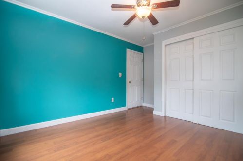 13 Harvey Rd, Londonderry NH  03053-7412 exterior