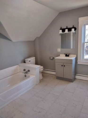 196 Greenwich Ave, Warwick RI  02886-1601 exterior